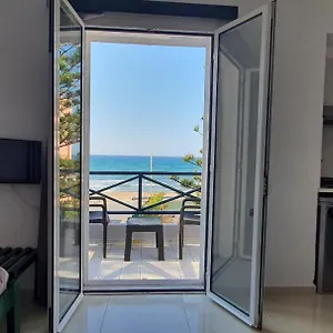 Stella *** Kokkini Hani